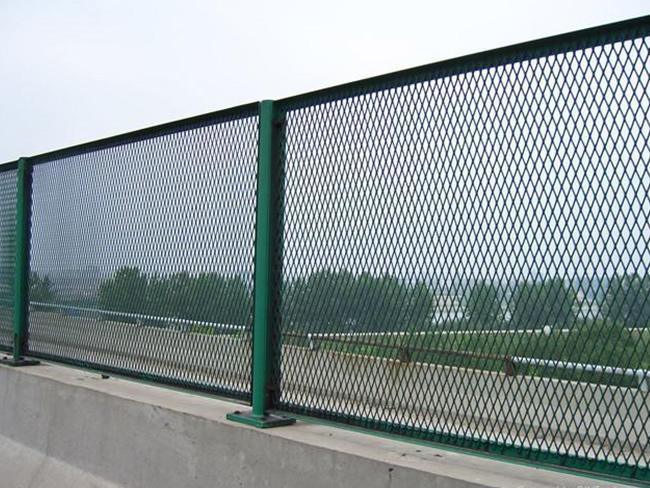 防眩网钢板网隔离栅，高速公路铁路防抛网隔离栅